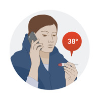 En kvinna talar i mobiltelefon och håller en termometer i handen som visar 38 grader